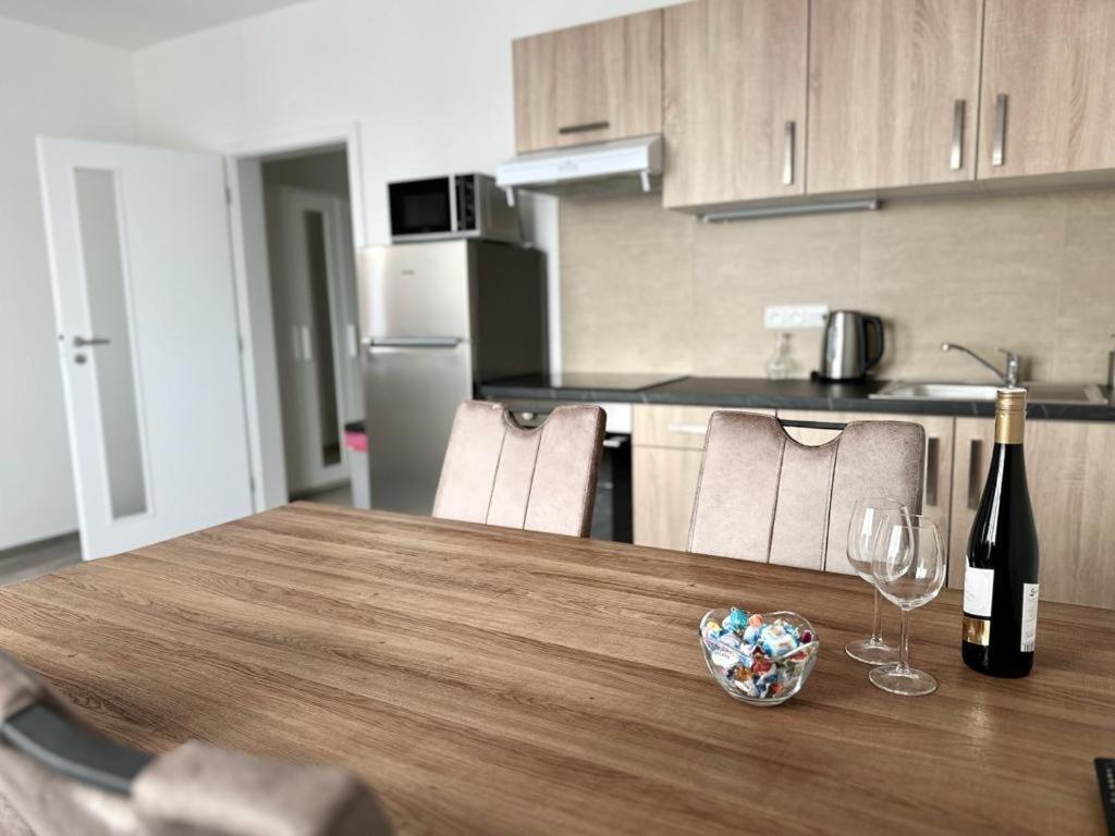 Sky Apartments 512 Plzen Bagian luar foto